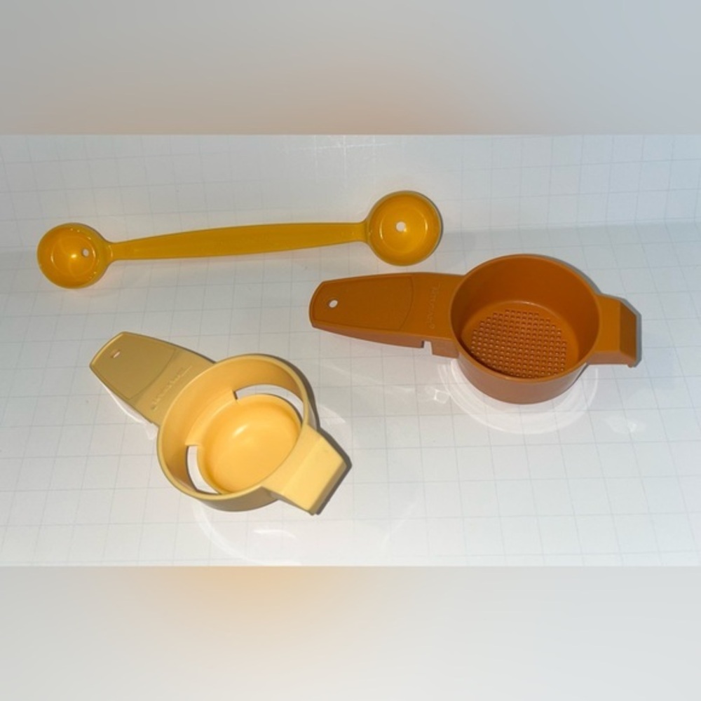 LOT -Tupperware Egg Separator Mini Strainer Melon Baller - Yellow Orange gadgets